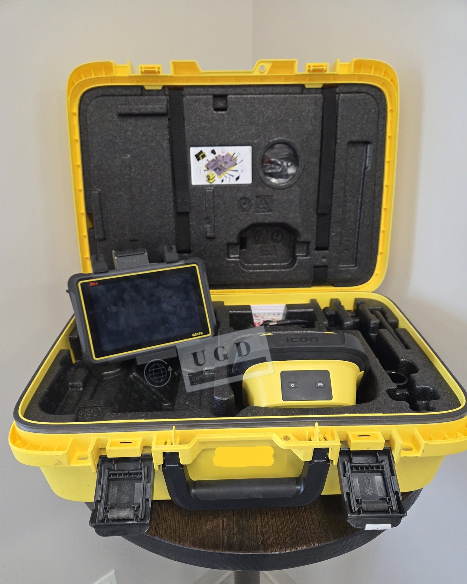 Leica iCG70 & CC170 GNSS Rover Kit